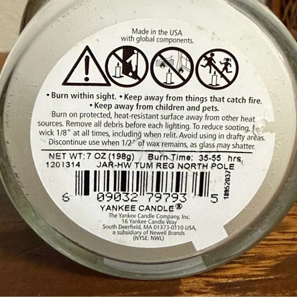 NWOT Retired Yankee Candle North Pole Scented Candle 7 OZ (198g)